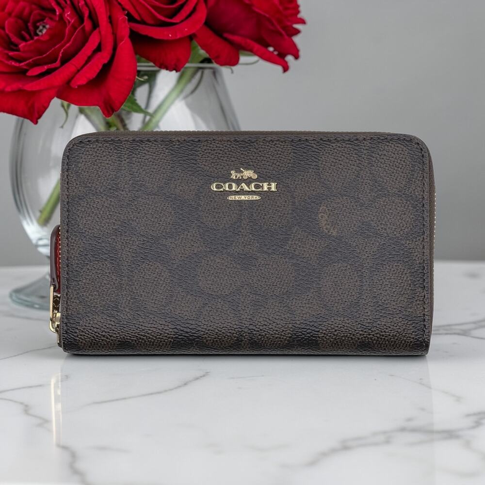 Coach Medium Id Zip Wallet In Signature Canvas in Walnut & Red Leather CW781